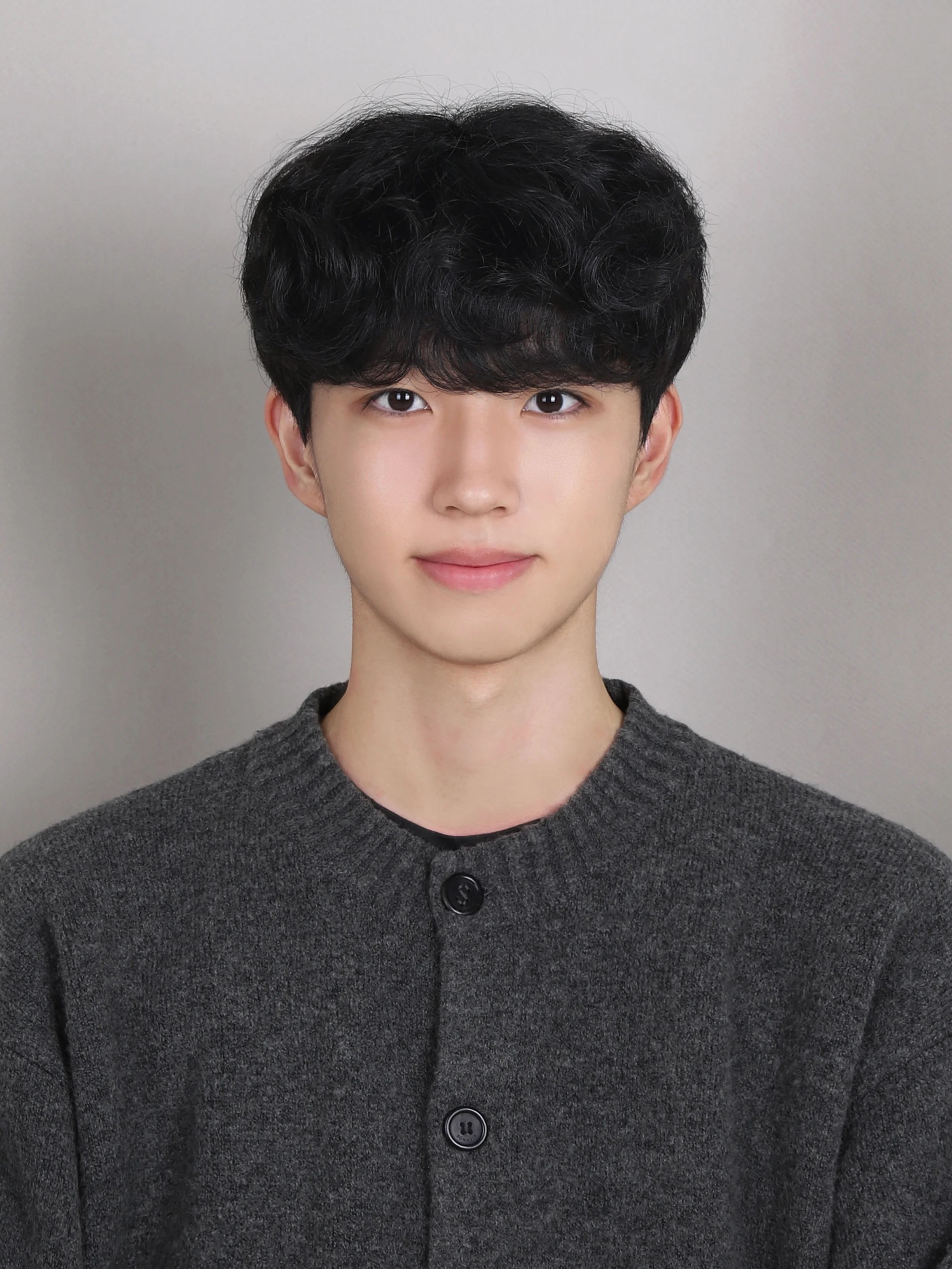 KYU LAB을 운영하는 이현규의 증명사진